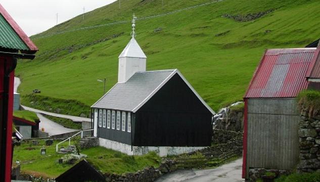 Bíggjar kirkja, Kirkjan í Bø