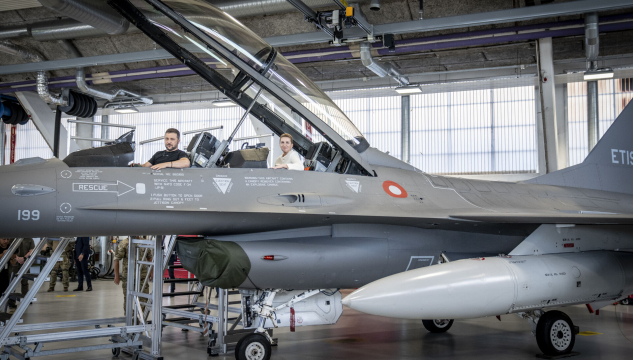 Vlodomir Zelenskyj, F16 flogfør