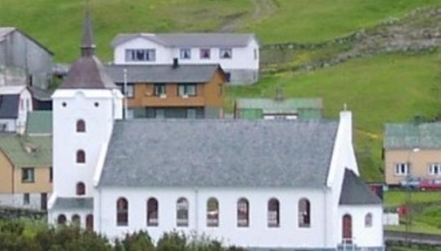 miðvágs kirkja.jpg