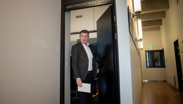 løgtingsvalið 2026, Aksel V. Johannesen løgmaður leggur fra sær, mynd: Bjarni