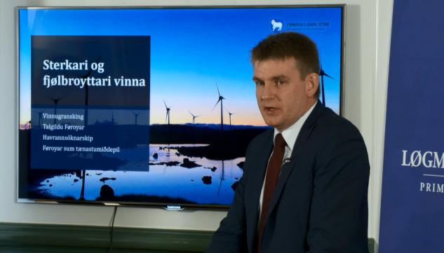 Aksel V. Johannesen, løgmaður, tíðindafundur 17112015, fíggjarlógaruppskot