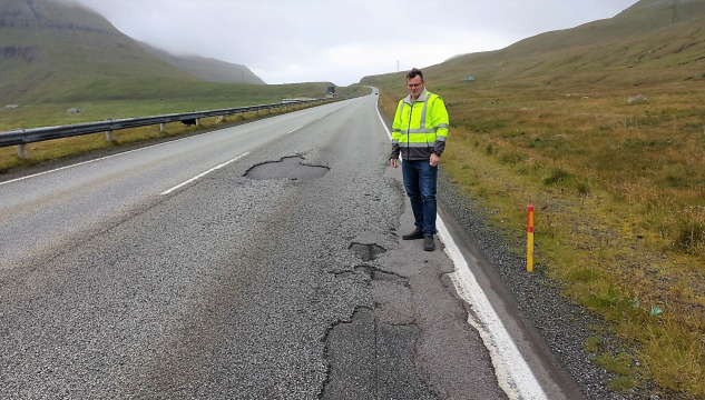 Árni Jacobsen, Fuglafjarðarvegur og Landsverk