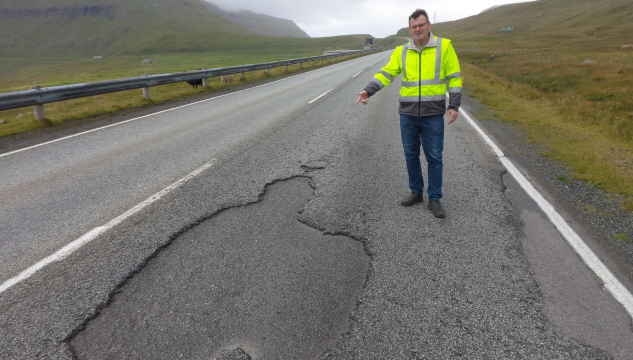 Árni Jacobsen, Fuglafjarðarvegur og Landsverk