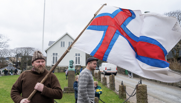 Mótmæli móti uppskoti um burðardygga ferðavinnu