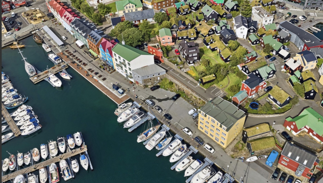 Bryggjubakki, undir Bryggjubakka, úti í Bakka