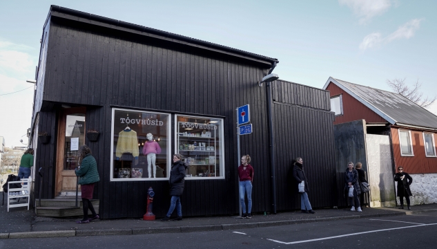 Fólkatómt, fólk á gøtuni,  Korona, Corona, Covid-19, 