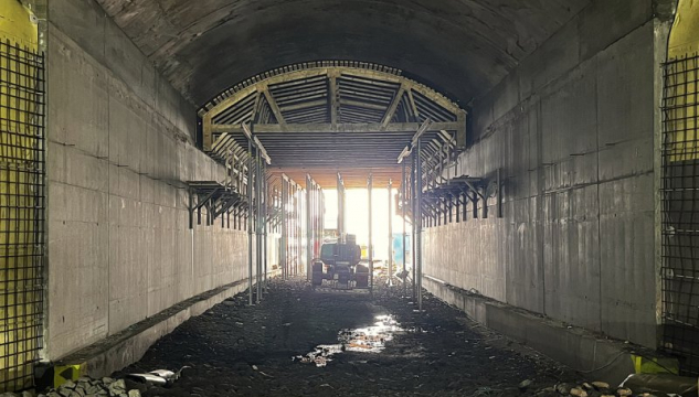 Dalstunnil, berghol til Dals, tunnil til Dals