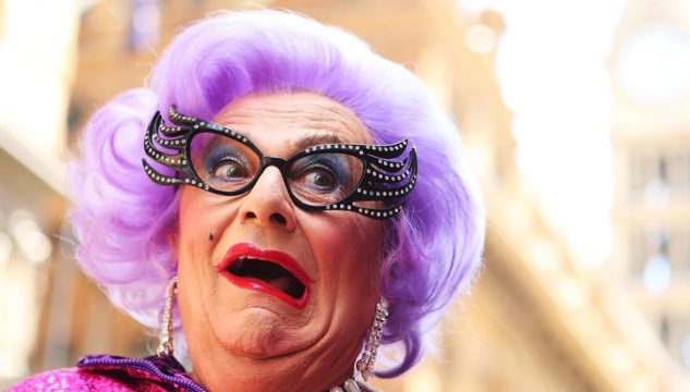 dame_edna.jpg