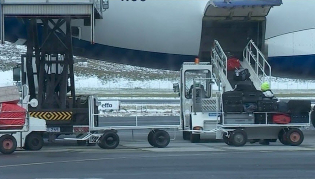 farmur, flogferðsla, innflutningur, viðføri, flogferðsla, Atlantic Airways, Atlantsflog, Vága floghavn