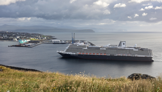 Nieuw Statendam, ferðamannaskip á Havnini