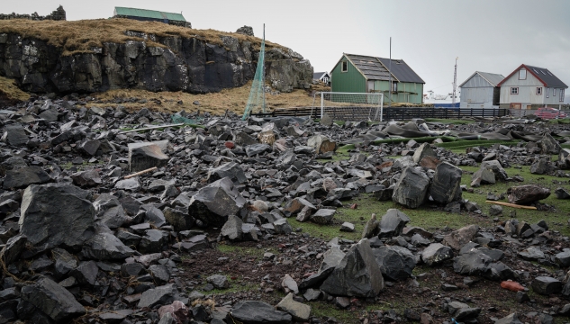 Nólsoy, ódnarveður, fótbóltsvøllurin í Nólsoy, brim, uppgangur, verjugarður, illveður, 