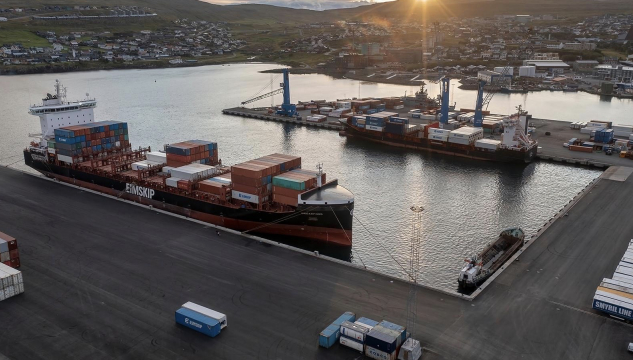 Tórshavnar havn, Havnarlagið í Havn, Havnarlagið á eystaru vág í Havn, farmaskip - Mynd: Faroe Ship