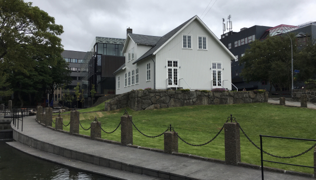 Løgtingið, løgtingshúsið, tinghúsið