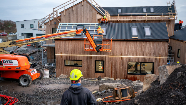 Bústaðir, íbúðir við Dalavegin, handverkarar, arbeiðsfólk, timburmenn