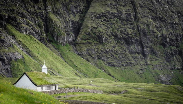 Saksun, kirkjan í Saksun, trúðarlív, ferðavinna, ferðafólk,