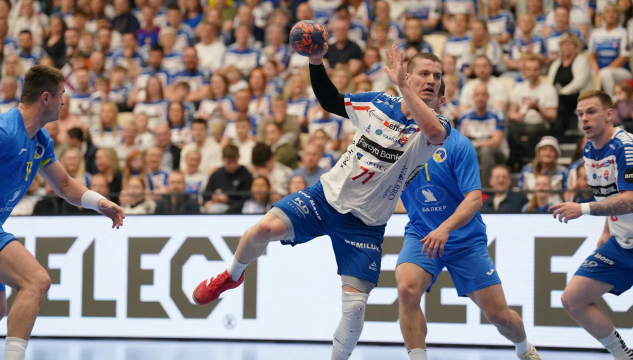 Elias Ellefsen á Skipagøtu, Føroyar, Ukraina