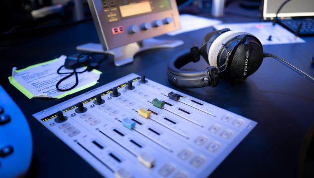 Kurator, ljóðpultur, Kringvarp Føroya, Kringvarpið, mynd: Bjarni