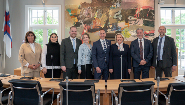 Íslendsk forsetavitjan, íslendski forsetin í løgtinginum 