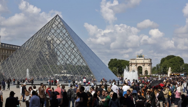 Louvre, París, Frakland