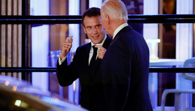 Emmanuel Macron og Joe Biden