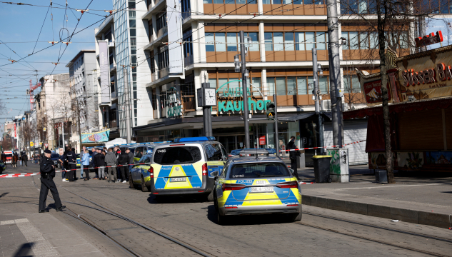 Mannheim, koyrdi inn í mannamúgvu í Mannheim