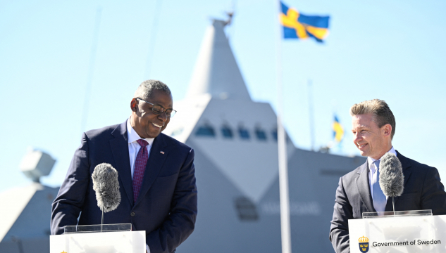 Lloyd Austin og Pål Jonsson, Svøríki og Nato