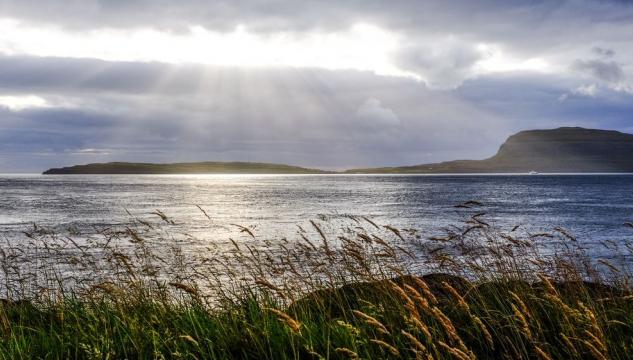 Nólsoy, Nólsoyggin, Nólsoyarfjørður, Nólsoyarfjørðurin, Nólsoyarleið, Nólsoyarleiðin