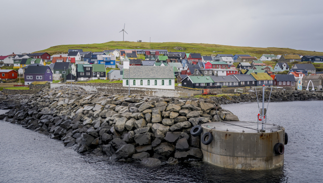 Nólsoy, fólk, bústaðir, bústaðarneyð, grundstykkir, ferðafólk