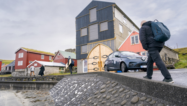 Nólsoy, fólk, bústaðir, bústaðarneyð, grundstykkir, ferðafólk