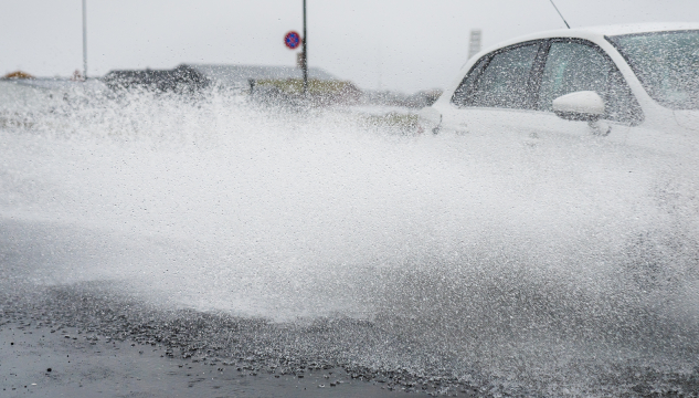 regn, ælaveður, áarføri, veðurlagið, veðurlag, koyrilíkindi,stormur,bilar