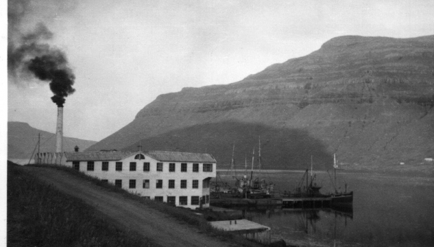 sildaverksmidjan_i_kollafirdi_1958_mynd.jpg