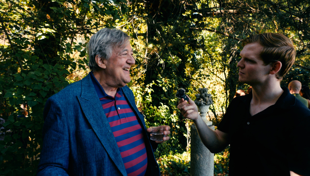 Stephen Fry, Gilli Brend í Hoyvík