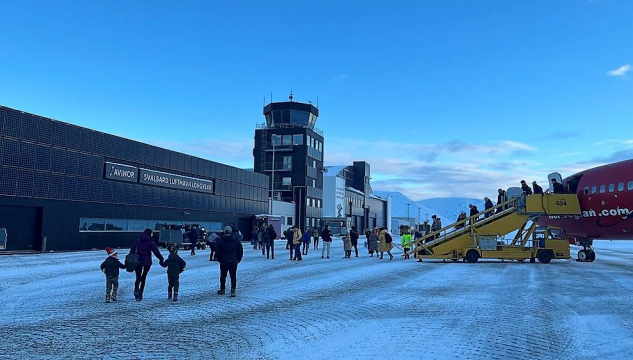 Svalbard, flogferðsla á Svalbard, floghavnin í Longyearbýnum