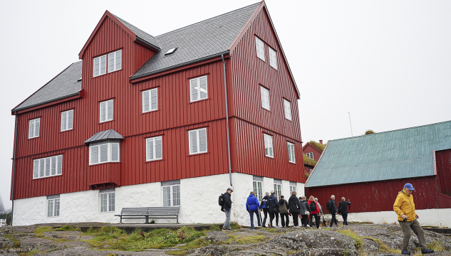 Tinganes, ferðafólk, ferðavinna