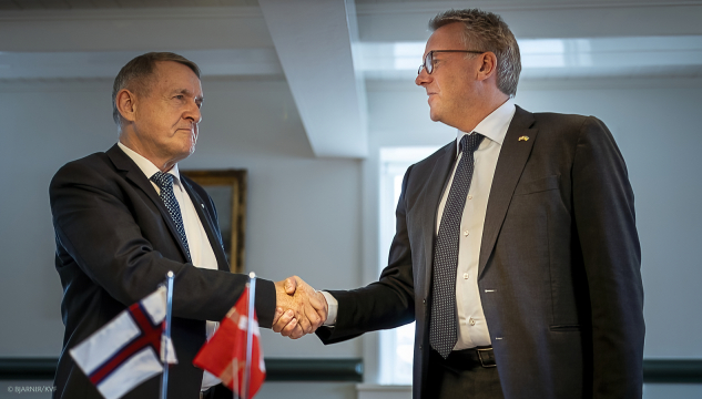 Morten Bødskov og Jenis av Rana undirskriftir