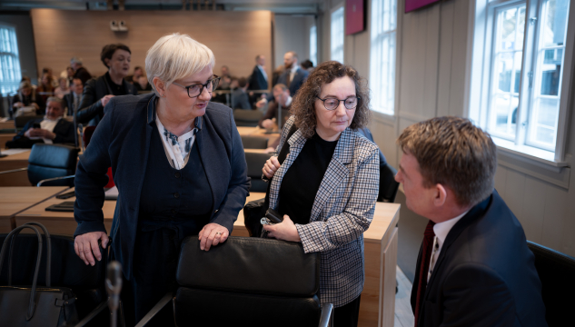 Ruth Vang, Siðrið Stenberg, Aksel V. Johannesen, pensjónsaldur 3.viðgerð, suðuroyartunnilin 3.viðgerð, mynd: Bjarni