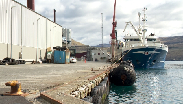 Fuglafjørður, havnarlag, Huginn, íslendskt fiskiskip, útlendsk fiskiskip, VE55, VE 55, 