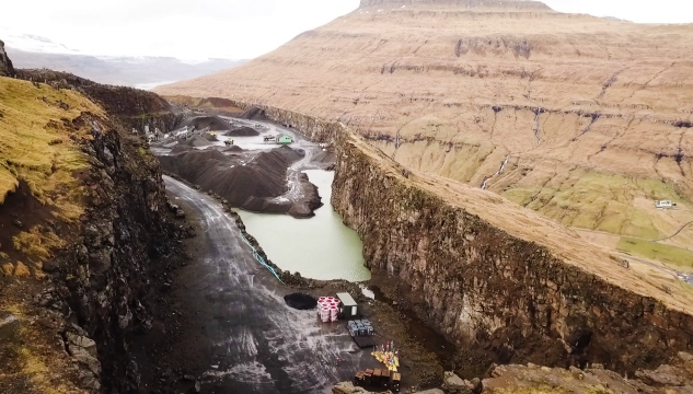 Hústoft, grótbrotið á Hústoft