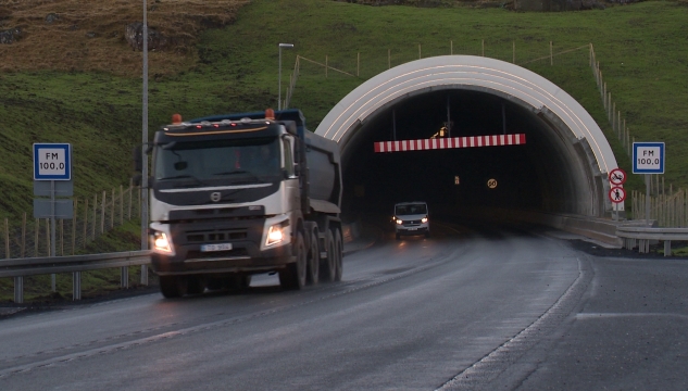 Eysturoyartunnilin, ferðsla, gjaldsvegur, gjaldsvegir, samferðsla, tunnilsprísur, tunnilsprísir