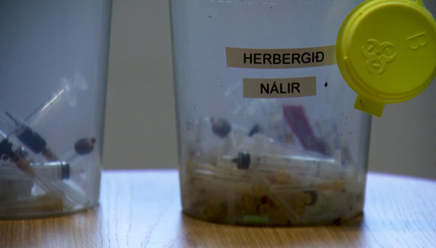 Sproytur og nálir, Herbergið