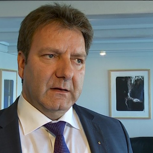 Adressu í Fámjin, men býr í Havn