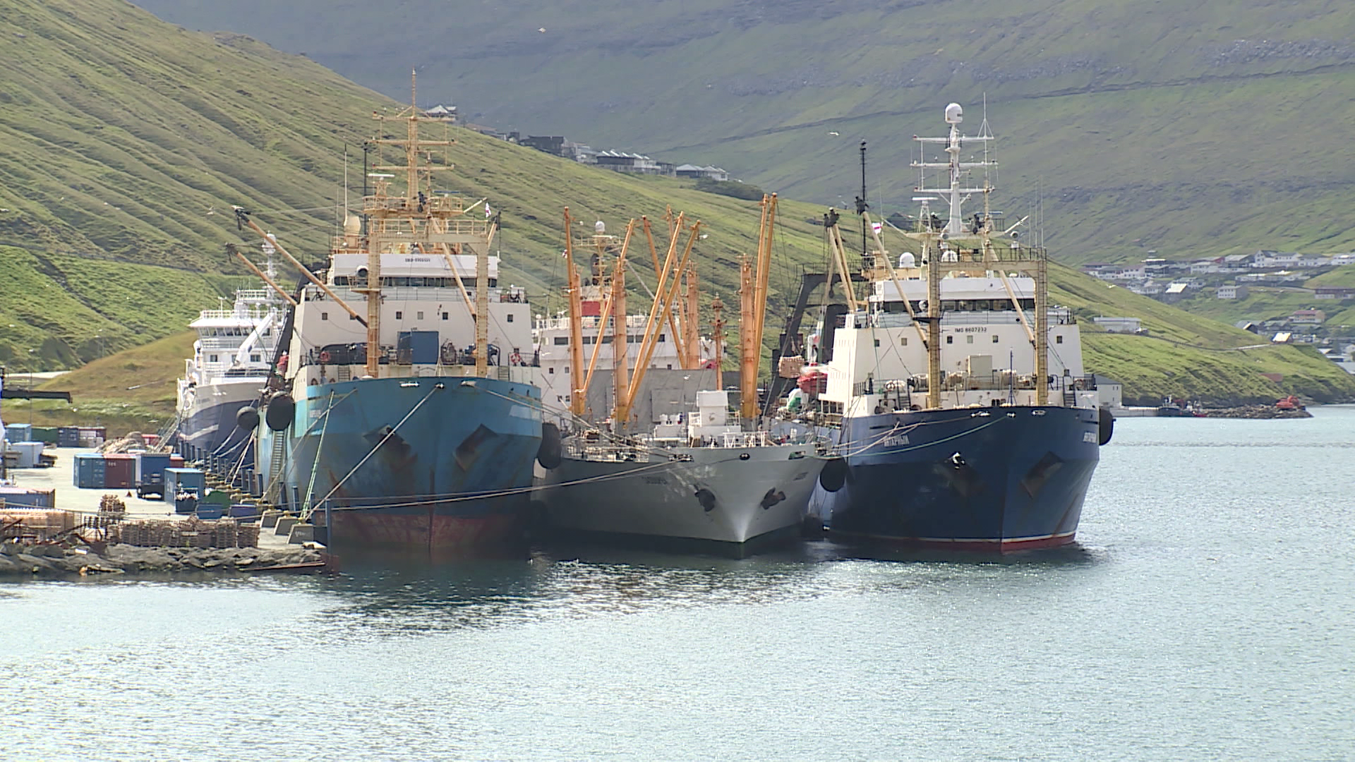 Карелия 2 судно. Ак 0749 карелия судно. Карелия 2 судно. Карелия судно рыболовное. Моонзунд траулер.